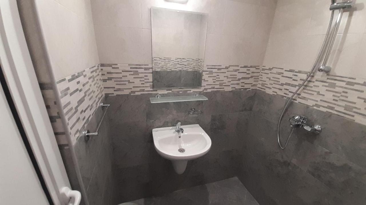 Ая Apartment Vratsa ภายนอก รูปภาพ